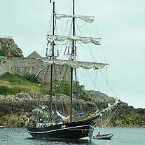 The Jantje in front of Castle Cornet