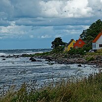 Häuser von Teglkåsvej am Meer