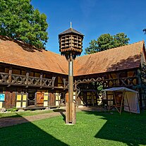 Spreewälder Bauerhof mit Vogelbauer