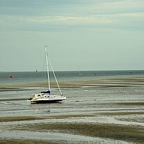 trockengefallenes Boot