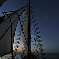 vom Klüver über das Schiff zum Mond vom Klüver über das Schiff zum Mond