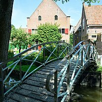 Brücke über einen Kanal