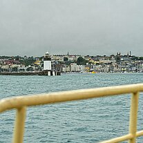 Ausfahrt aus dem Hafen vob St Peter Port Ausfahrt aus dem Hafen vob St Peter Port