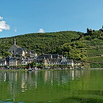 Blick nach Beilstein Ruine Burg Metternich