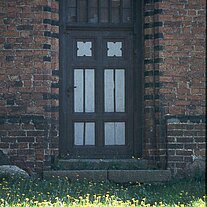 Tür in Klinkermauer