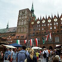 Markt vor dem Rathaus am Alten Markt Markt vor dem Rathaus am Alten Markt