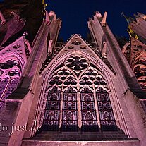 Seitenfenster Kathedrale Notre Dame bei Nacht Seitenfenster Kathedrale Notre Dame bei Nacht