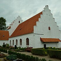 Kirche mit Friedhof Kirche mit Friedhof