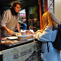 Gaby kauft süsse Ringe
