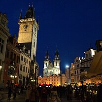 Blick zum Rathausturm und Teynkirche b Nacht Blick zum Rathausturm und Teynkirche b Nacht