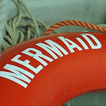 Mermaid auf einem Rettungsring Mermaid auf einem Rettungsring