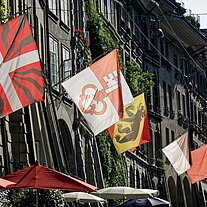 Fahnen an den Häusern Fahnen an den Häusern