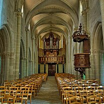 Kirche innen Orgel
