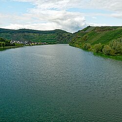 Piesport Brücke zur Moselloreley