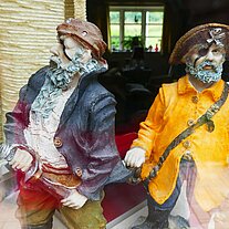 Figuren im Fenster Figuren im Fenster