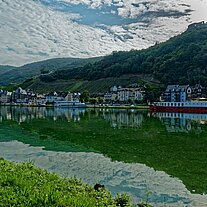 Bernkastel mit der Burg Landshut