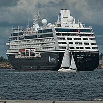 mein Schiff verlässt den Hafen