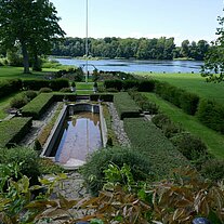 Schlossgarten am See