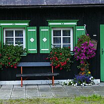 Holzhaus Hausbank mit Fenstern Holzhaus Hausbank mit Fenstern