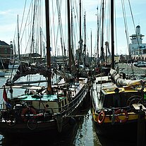 Schiffe im Hafen Schiffe im Hafen