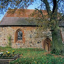 Kirchlein mit Eiche Kirchlein mit Eiche