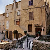 Hinterhof in Ile Rousse Hinterhof in Ile Rousse