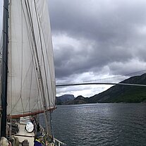 unter der Lysefjord-Brücke durch