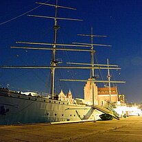 Die Gorch Fock beleuchtet am Abend Die Gorch Fock beleuchtet am Abend