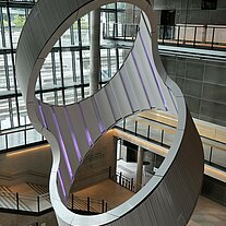 hängende Skulptur im Konzerthaus hängende Skulptur im Konzerthaus