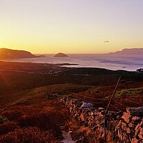 Sonnenaufgan hinter G. Aranchi m. Steinmauer Sonnenaufgan hinter G. Aranchi m. Steinmauer