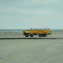 der Vliehors-Express am Strand der Vliehors-Express am Strand