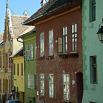 Häuserfront in der Schulstraße Häuserfront in der Schulstraße