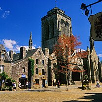 Marktplatz von Locronan Marktplatz von Locronan
