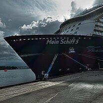 Kreuzfahrtschiff Mein Schiff Wolkenstimmung Kreuzfahrtschiff Mein Schiff Wolkenstimmung