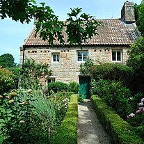 altes Haus mit Garten