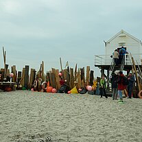 Strandgut im Innern der Palisaden