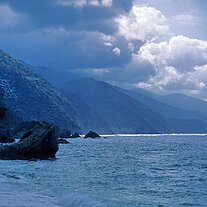 Blick von Monterosso bis nach Riomaggiore Blick von Monterosso bis nach Riomaggiore