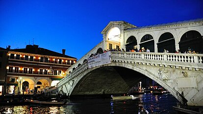 Die Rialto Brücke am Abend Die Rialto Brücke am Abend