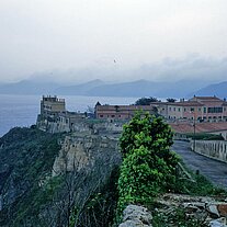 Blick zur Villa Mulini und Meer Blick zur Villa Mulini und Meer