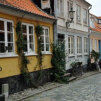 Strasse mit Kopfsteinpflaster Strasse mit Kopfsteinpflaster