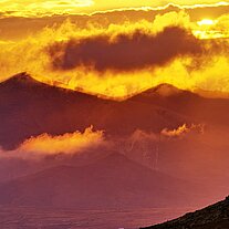 Sonnenaufgang über den Bergen Sonnenaufgang über den Bergen