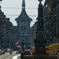 Kramgasse mit Kreuzgassbrunnen zu Zytglogge Kramgasse mit Kreuzgassbrunnen zu Zytglogge