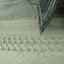 Reifenspuren des Lastwagens Reifenspuren des Lastwagens