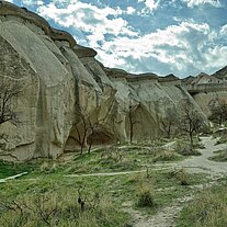 Tal der Mönche zwischen den Tuffsteinbergen Tal der Mönche zwischen den Tuffsteinbergen