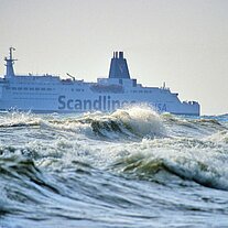Fährschiff auf hoher See Fährschiff auf hoher See
