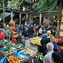 belebter Obstmarkt belebter Obstmarkt