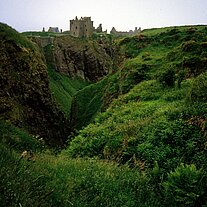Dunnottar Castle mit Schlucht