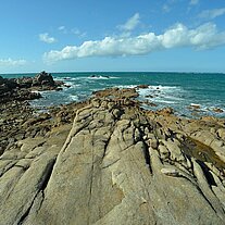 Steinküste bei Grandes Rocques Steinküste bei Grandes Rocques