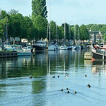 Blick in den Kanal gegenüber Blick in den Kanal gegenüber