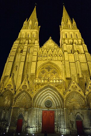 Front der Kathedrale Notre Dame Front der Kathedrale Notre Dame